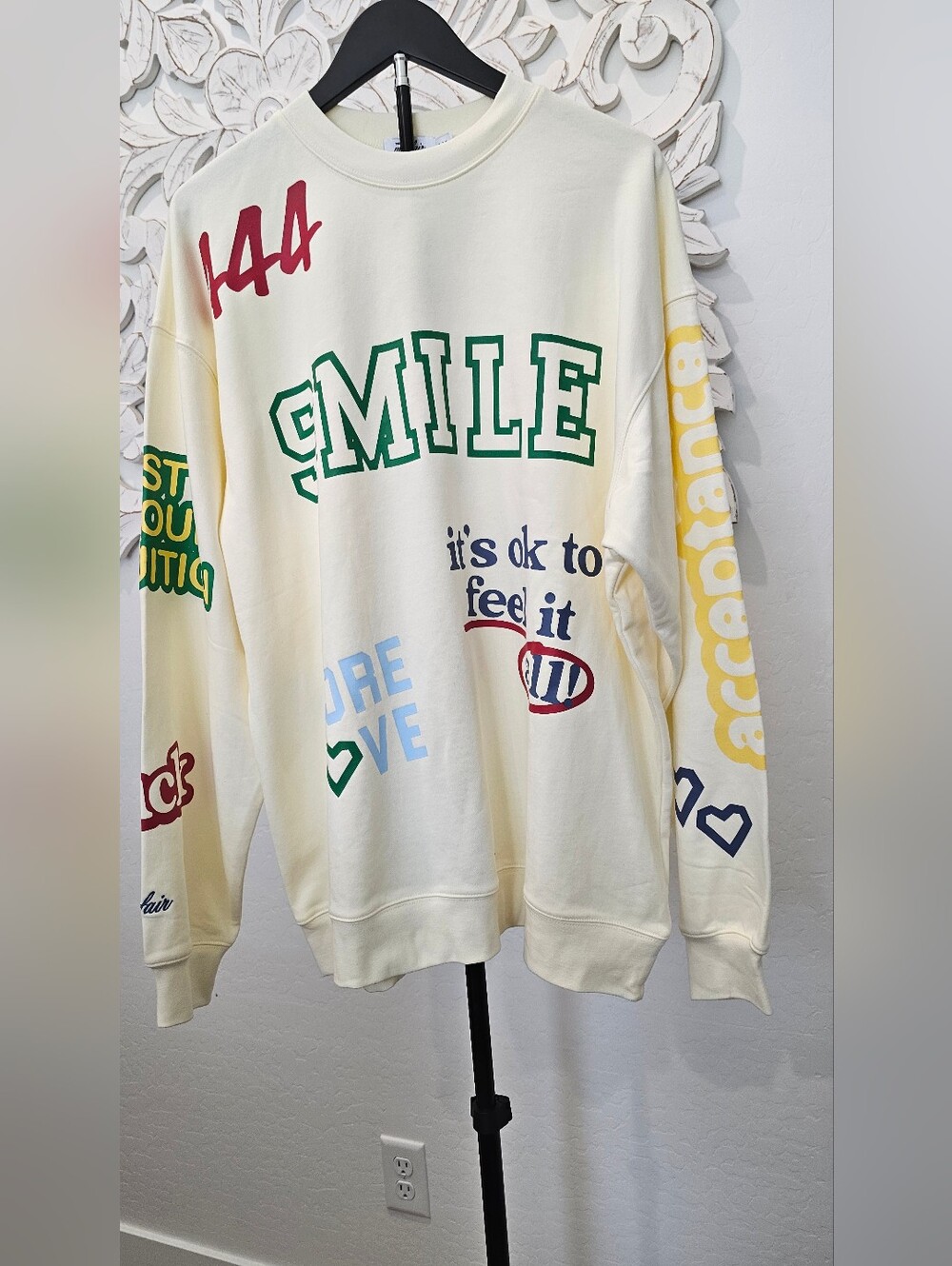 SMILE Affirmation Mayfair Graphic Oversized Sweatshirt Cream W/Multicolor Sz Lrg